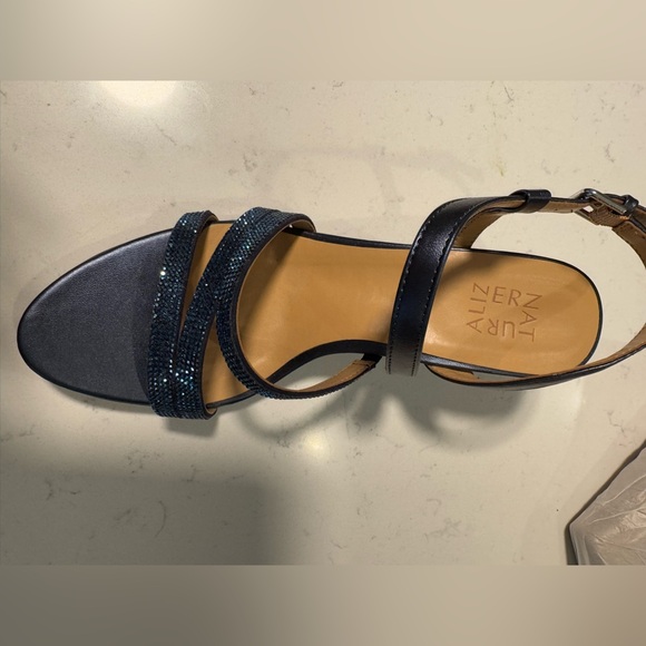 Navy high heals (9.5) - Picture 1 of 5